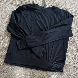 Vuori Women's Black Long Sleeve Tee